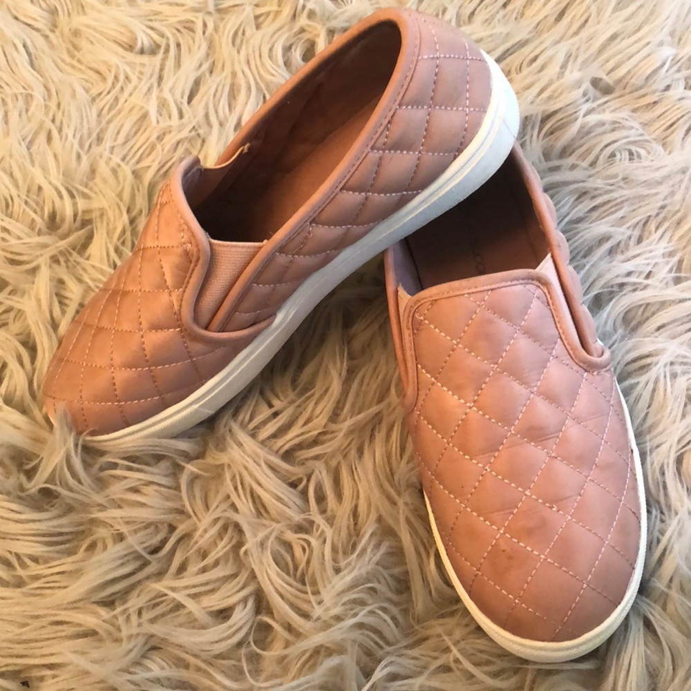 Light pink quilted slip-on shoes
